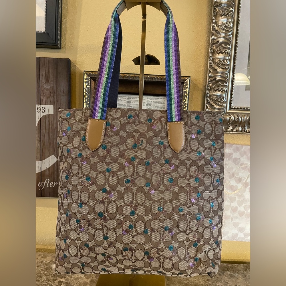 COACH LIKE NEW Tan Glitter Cherry Jacquard Large Tote W/Matching Wallet SET - Picture 7 of 17